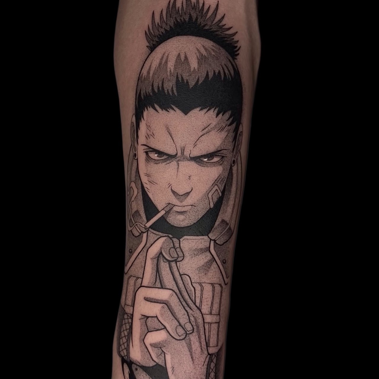 Tatuaje anime blackwork Santiago Chile — Sebastián — CAOS Art Tattoo