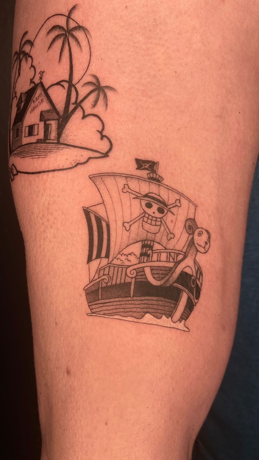 Tatuaje Barco Going Merry y Kame House anime lineal — CAOS Art Tattoo Chile