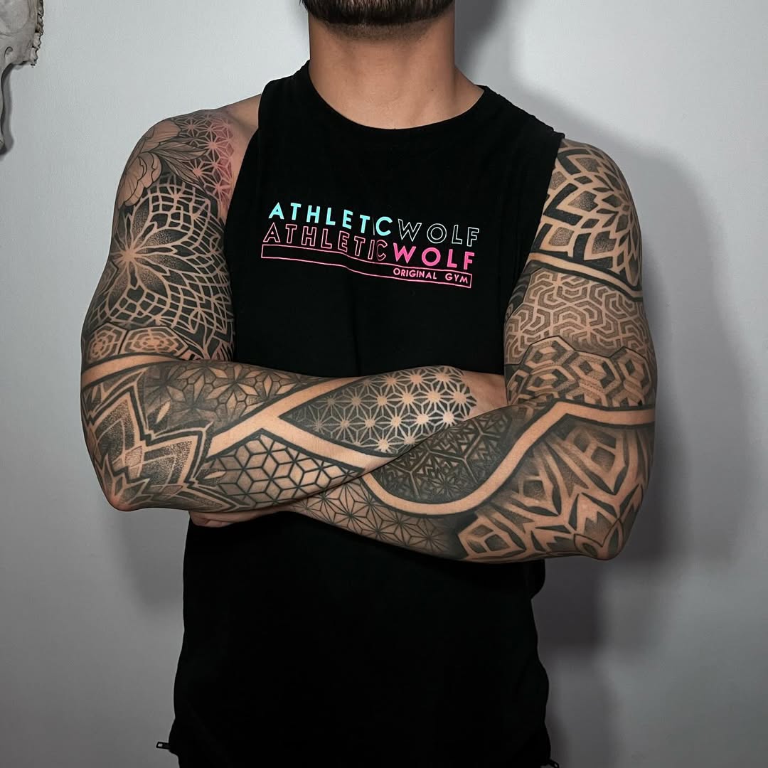 Manga blackwork geométrica Santiago