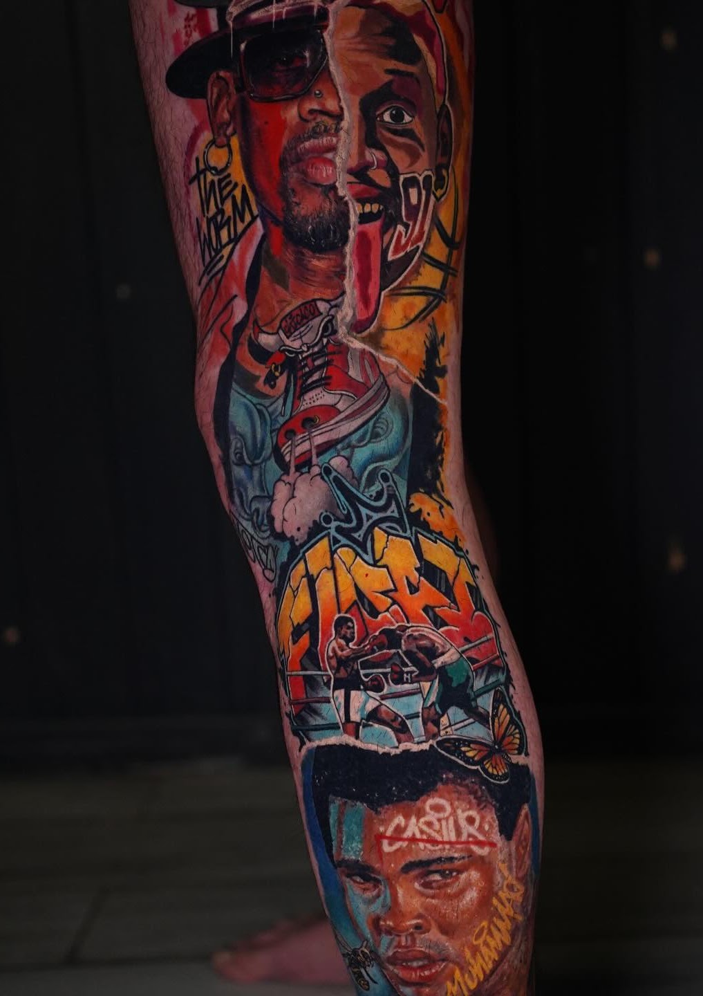 Tatuaje realismo retrato femenino paramédica caduceo color — CAOS Art Tattoo Chile