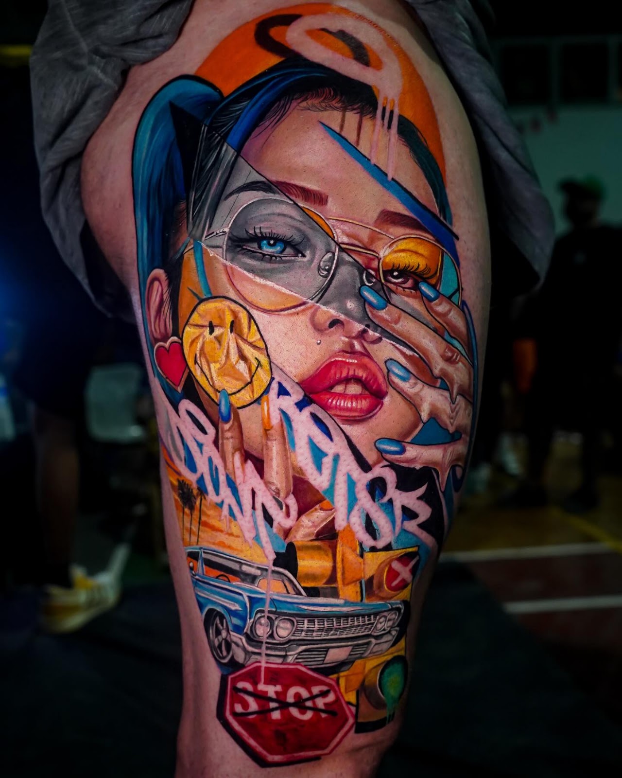 Tatuaje realismo composición retrato hermanos corona color — CAOS Art Tattoo Chile