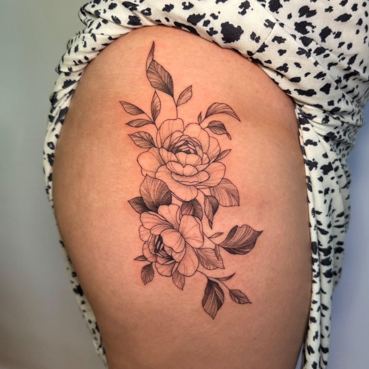Fine line floral tattoo Santiago Chile Caos Tattoo