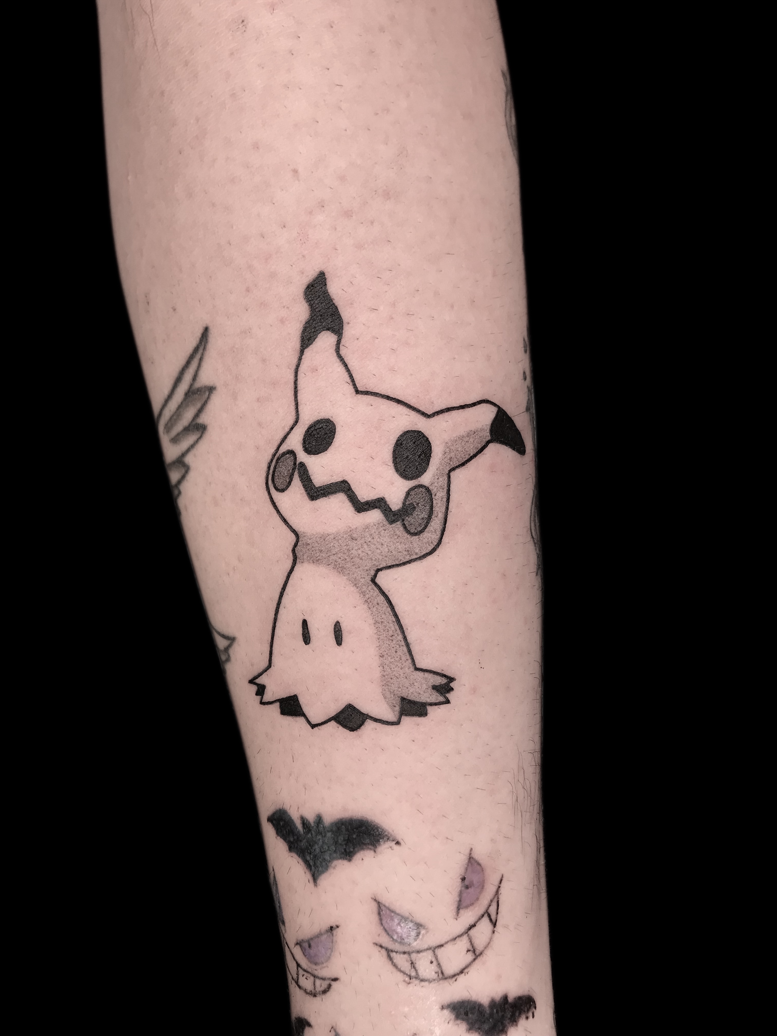Tatuaje Bulbasaur modificado flor de lúpulo black grey — CAOS Art Tattoo Chile